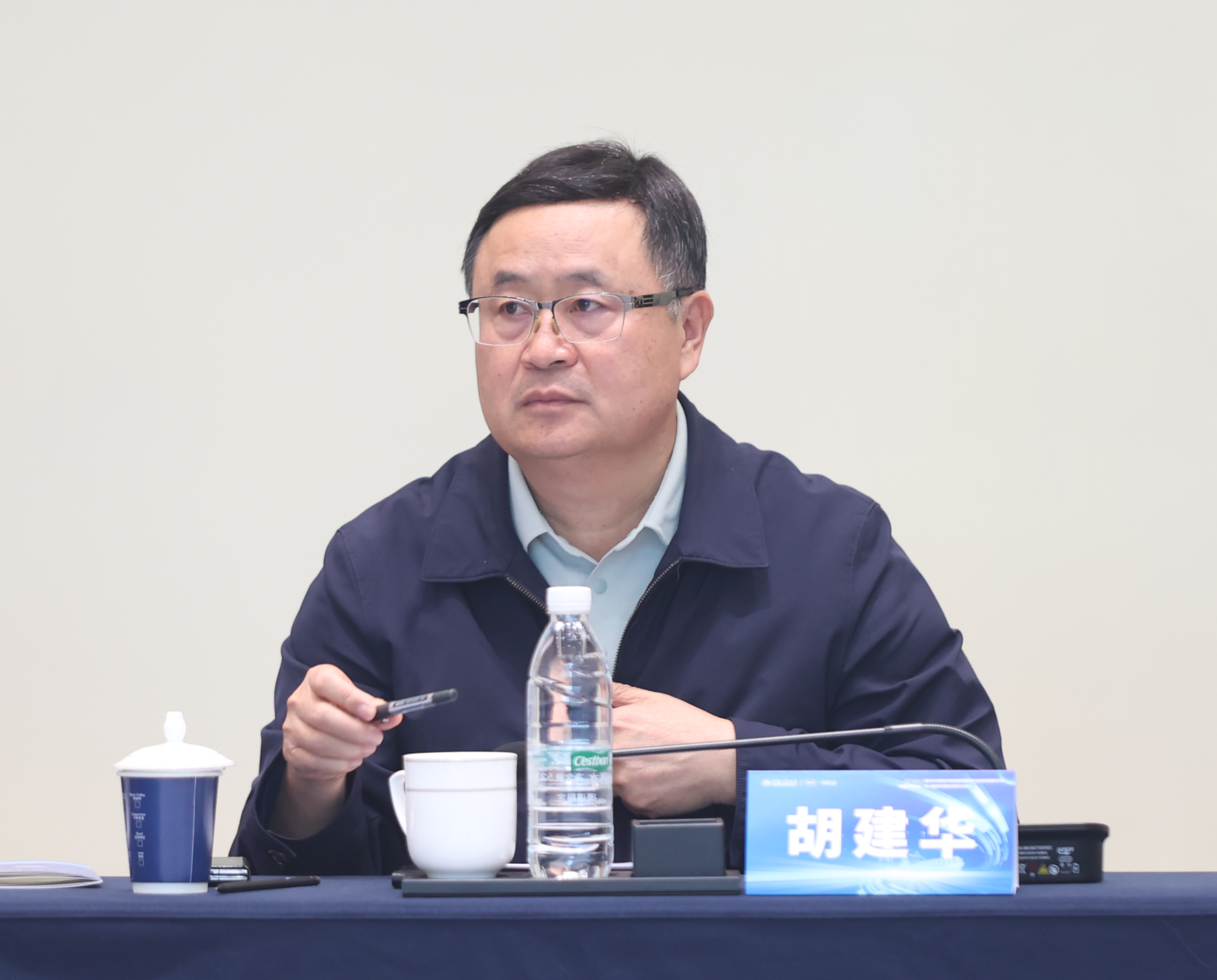 胡建华.jpg